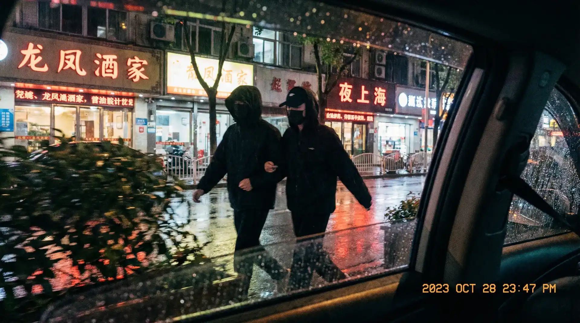 豪利777娱乐 - 顶流明星深夜密会现场抓拍照片